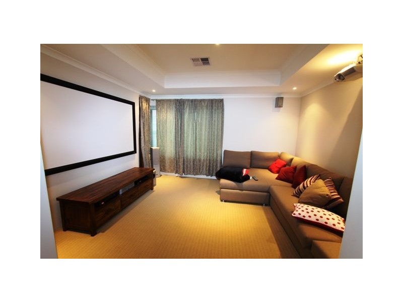 34 Hudson Drive, Dudley Park WA 6210