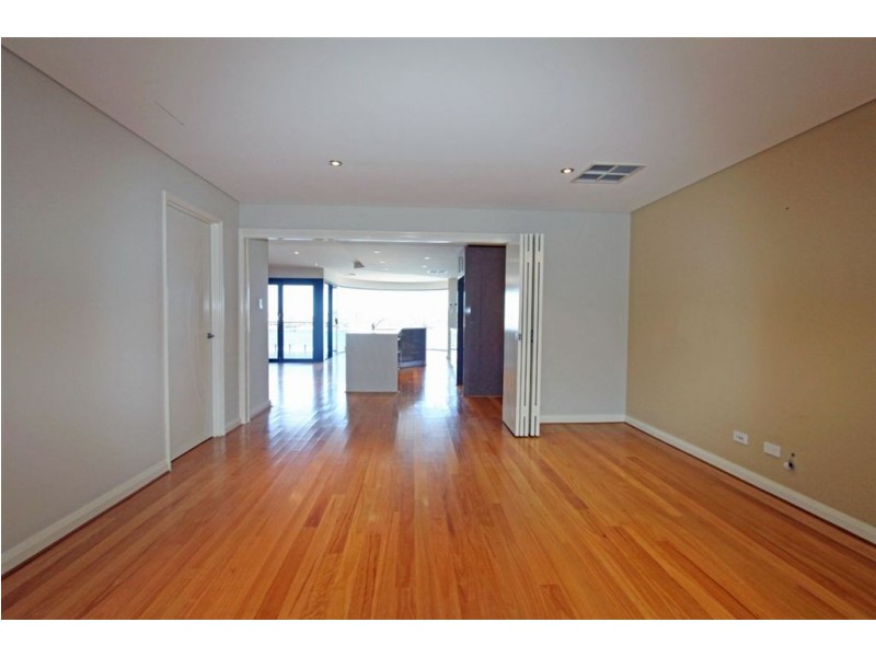 6/3 Galileo Loop, Mandurah WA 6210