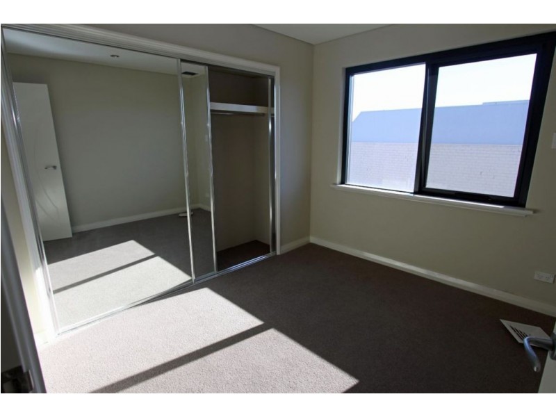 7/3 Galileo Loop, Mandurah WA 6210