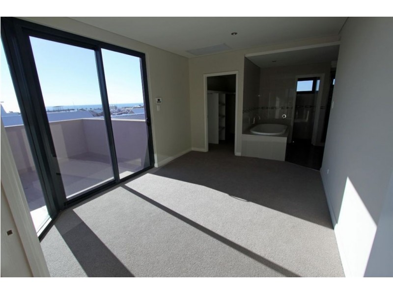 7/3 Galileo Loop, Mandurah WA 6210