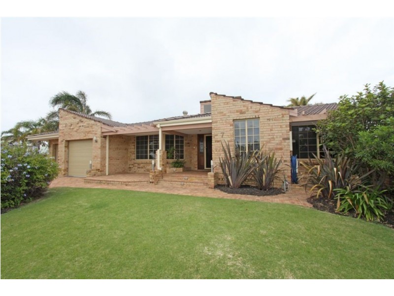 7 Bangalay Court, Halls Head WA 6210