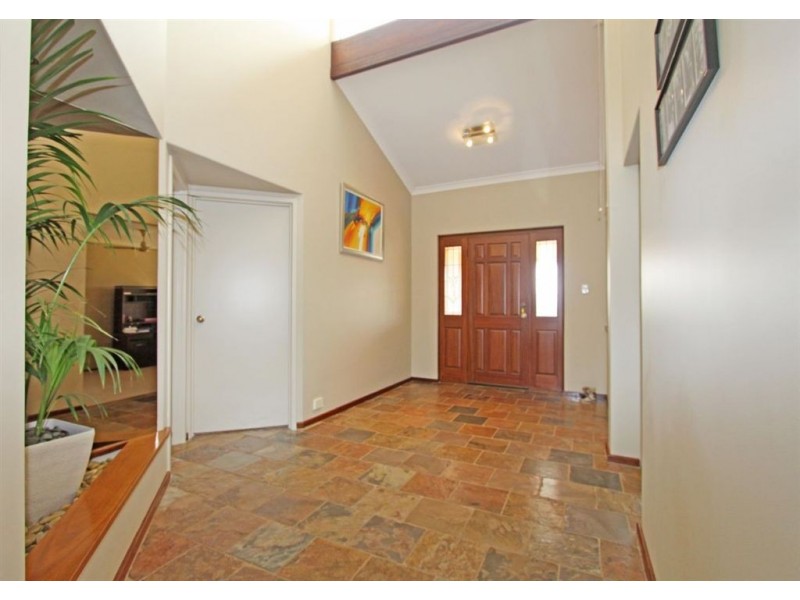 7 Bangalay Court, Halls Head WA 6210