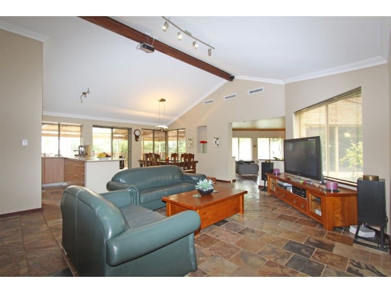 7 Bangalay Court, Halls Head WA 6210