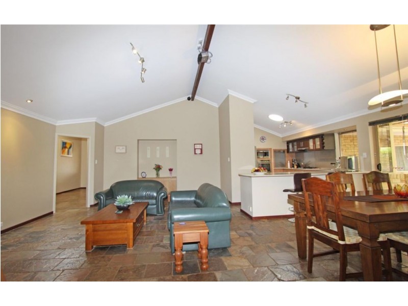 7 Bangalay Court, Halls Head WA 6210