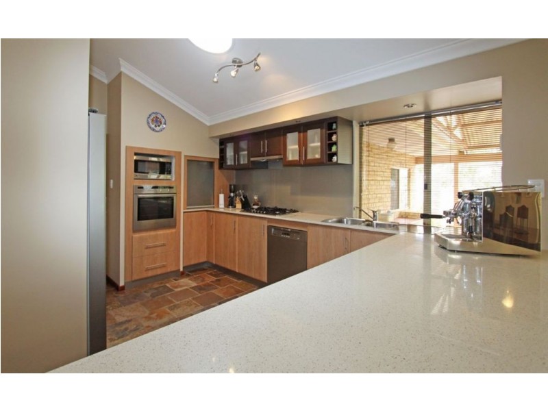 7 Bangalay Court, Halls Head WA 6210