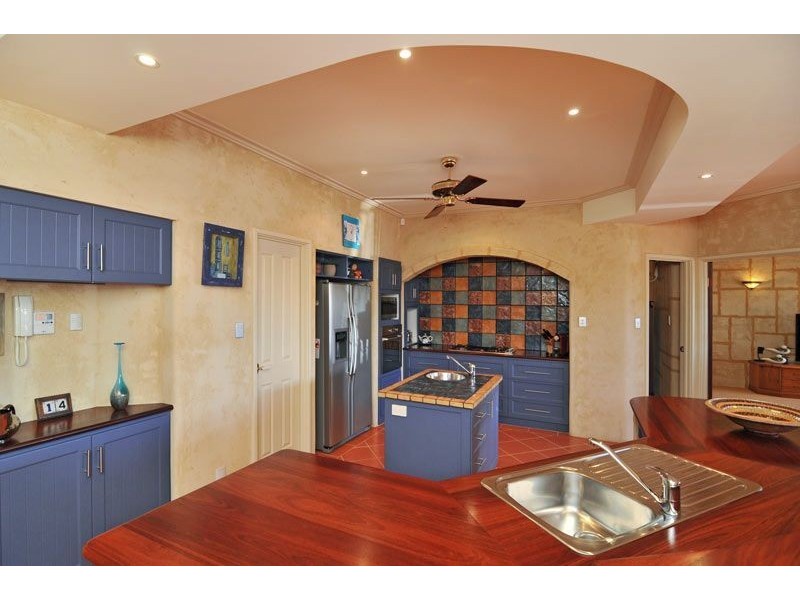 14 Leisure Way, Halls Head WA 6210