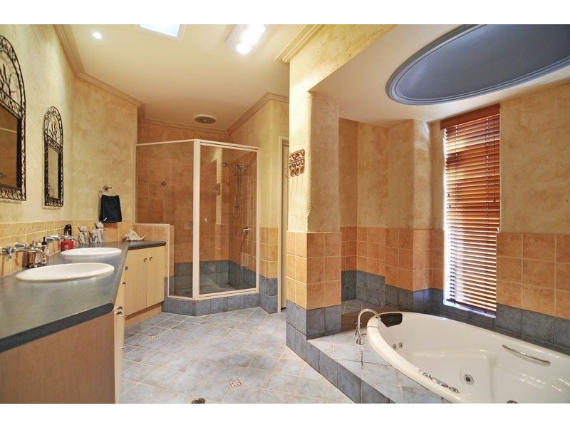 14 Leisure Way, Halls Head WA 6210