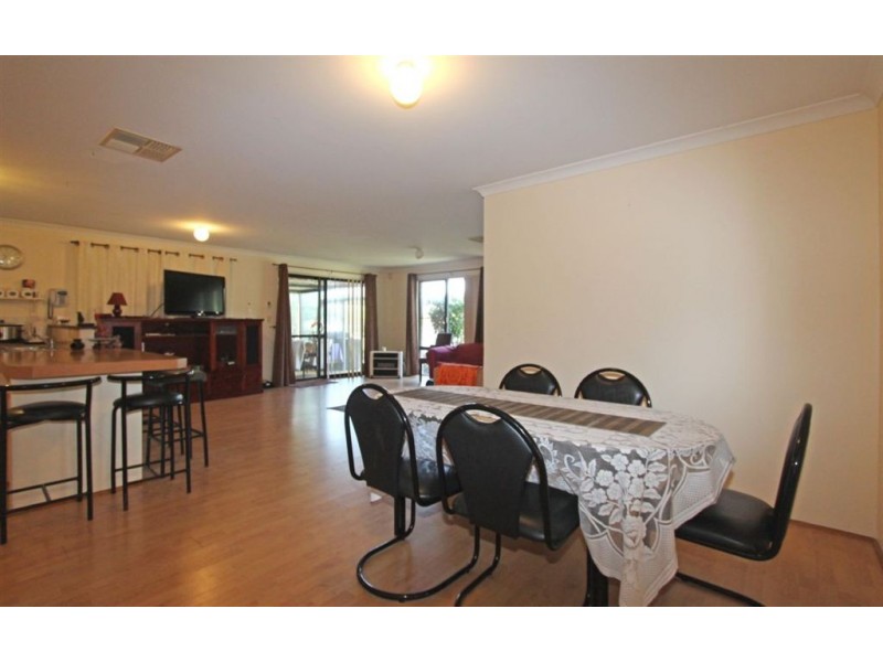 16 Lambourne Place, Halls Head WA 6210
