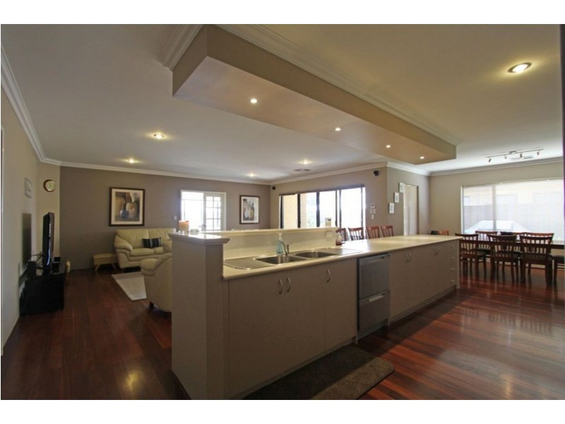 11 Tranquility Way, Halls Head WA 6210