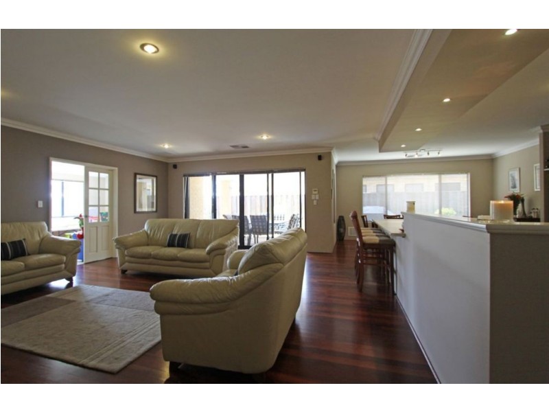 11 Tranquility Way, Halls Head WA 6210