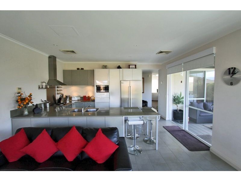 4 Arcot Court, Meadow Springs WA 6210