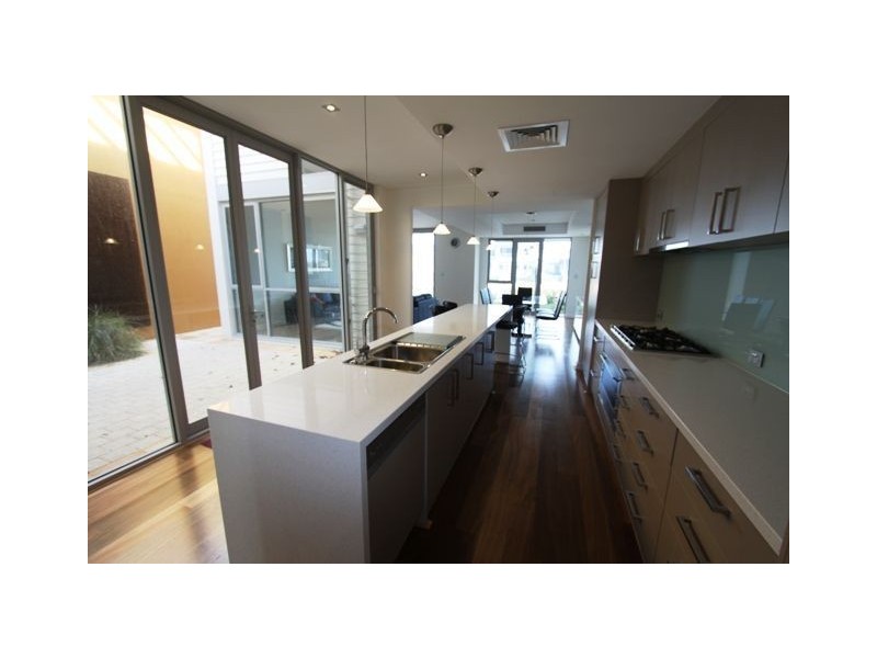 24 Tradewinds Retreat, Dudley Park WA 6210