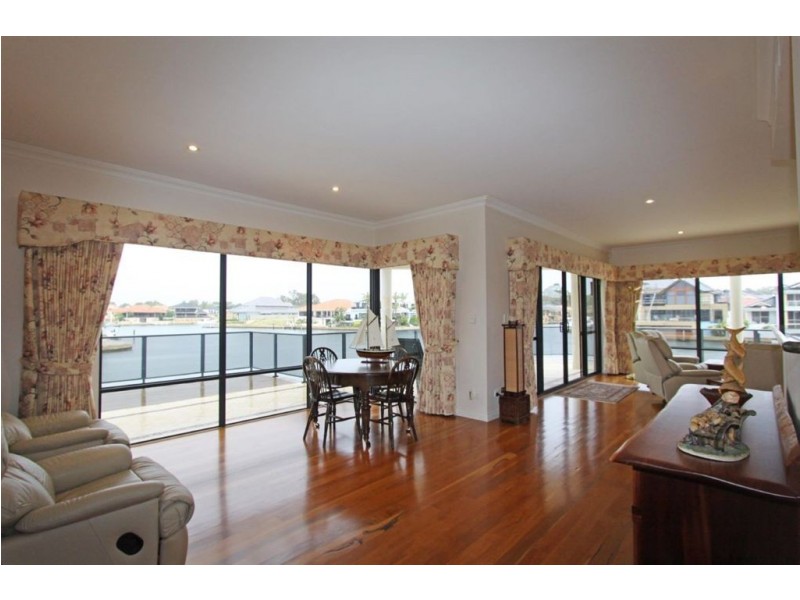 13 Picaroon Place, Halls Head WA 6210