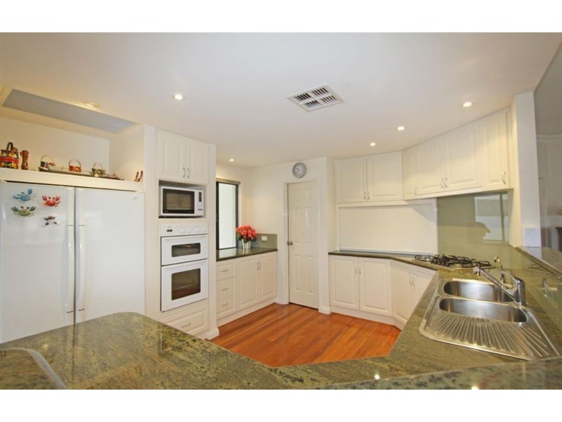 13 Picaroon Place, Halls Head WA 6210
