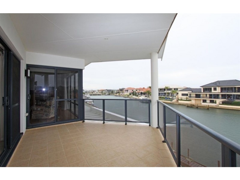 13 Picaroon Place, Halls Head WA 6210