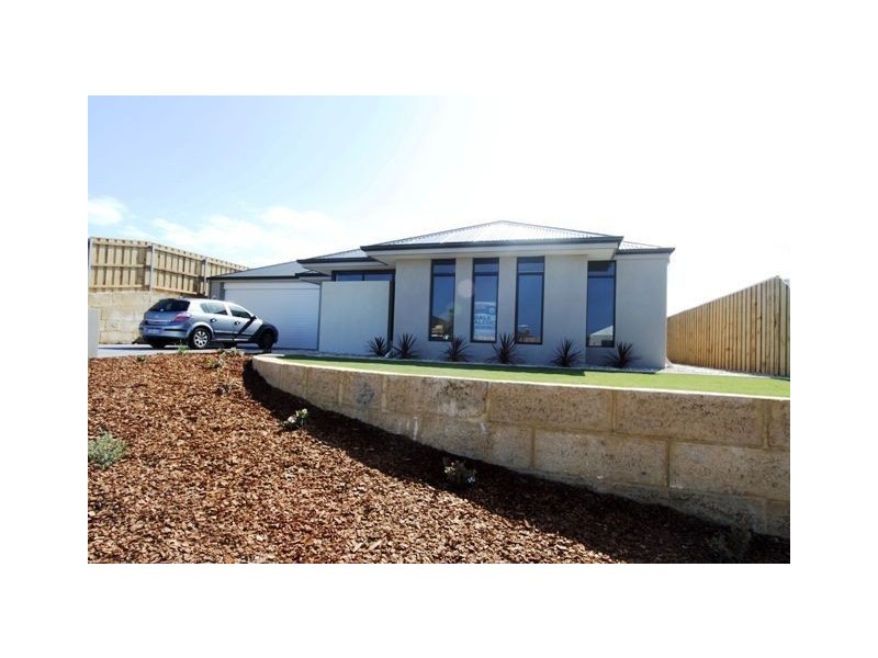 14 Lorea Loop, Halls Head WA 6210