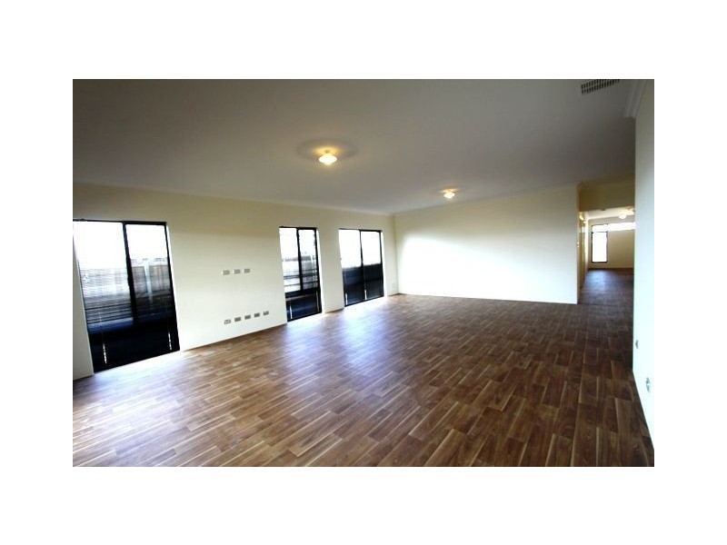 14 Lorea Loop, Halls Head WA 6210