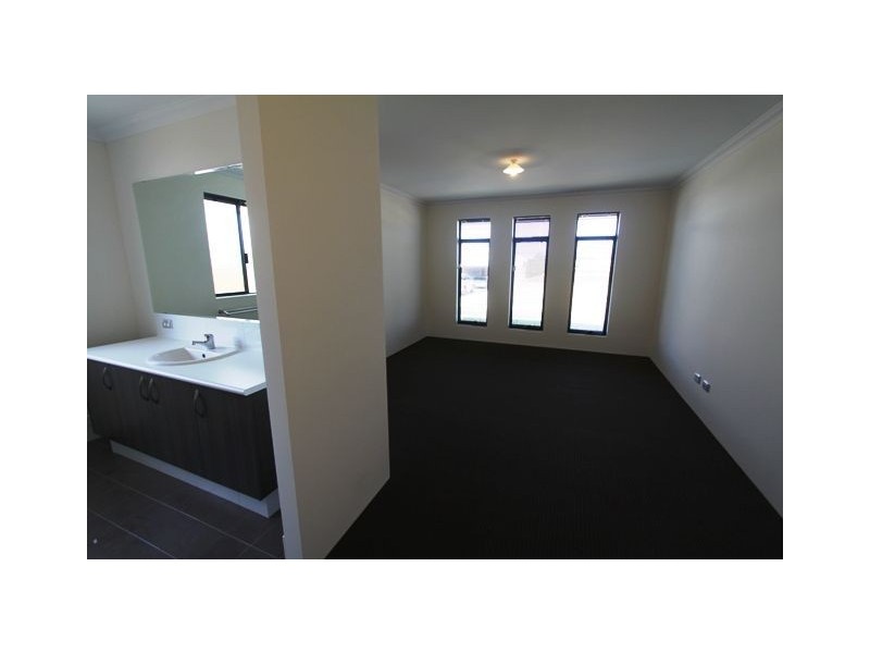 14 Lorea Loop, Halls Head WA 6210