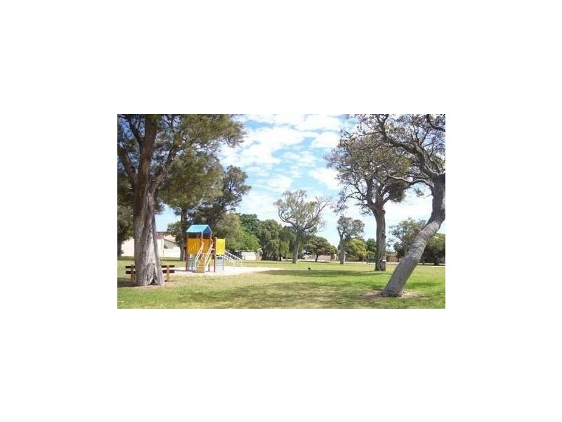 10 Wicklow Road, Halls Head WA 6210