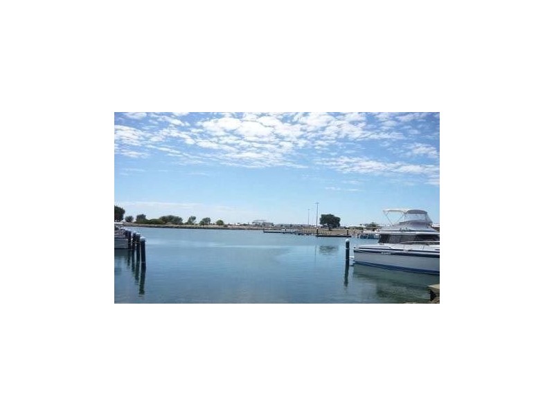 10 Wicklow Road, Halls Head WA 6210