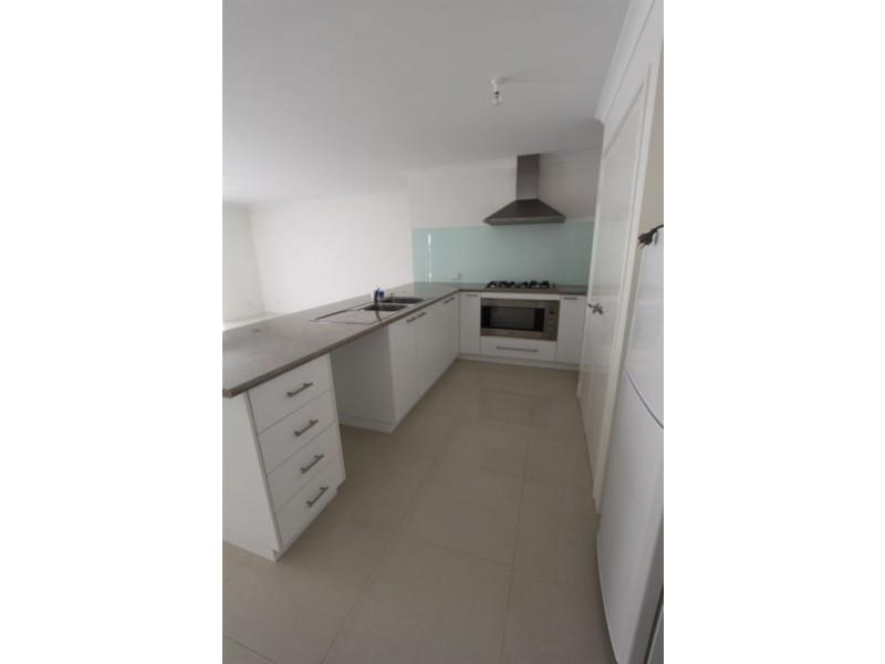 9 Pelora View, Lakelands WA 6180