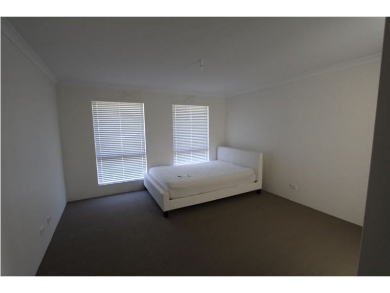 9 Pelora View, Lakelands WA 6180