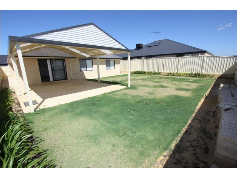 9 Pelora View, Lakelands WA 6180