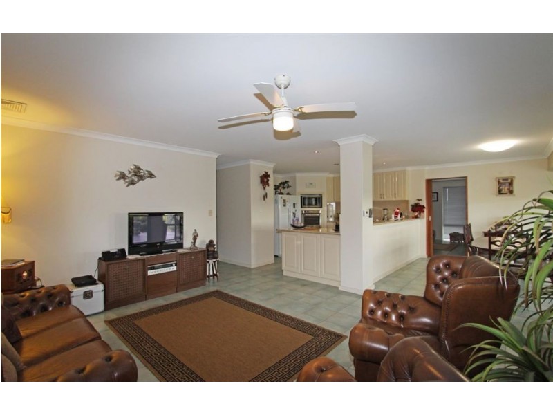 35 Peppertree Close, Wannanup WA 6210