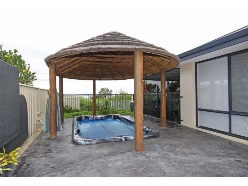 35 Peppertree Close, Wannanup WA 6210