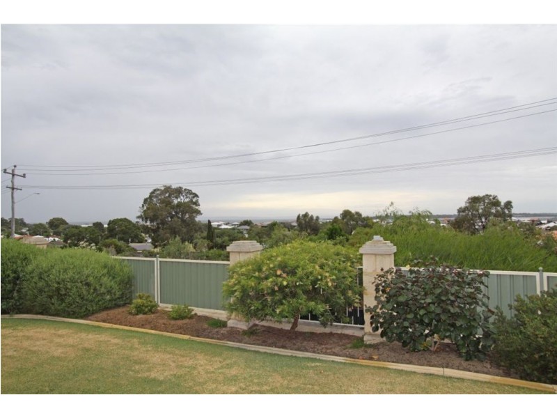 35 Peppertree Close, Wannanup WA 6210