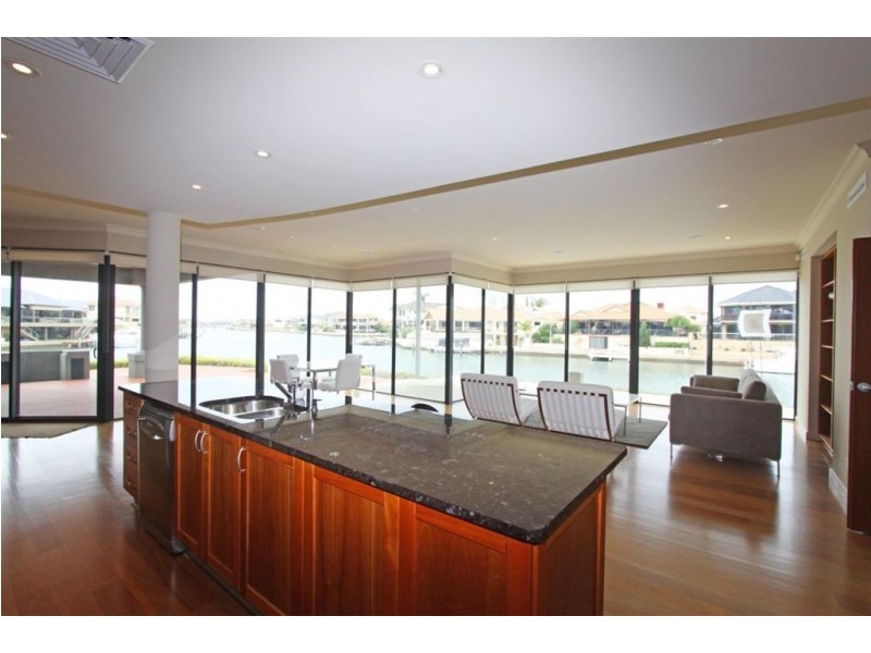 7 Solstraale Place, Halls Head WA 6210