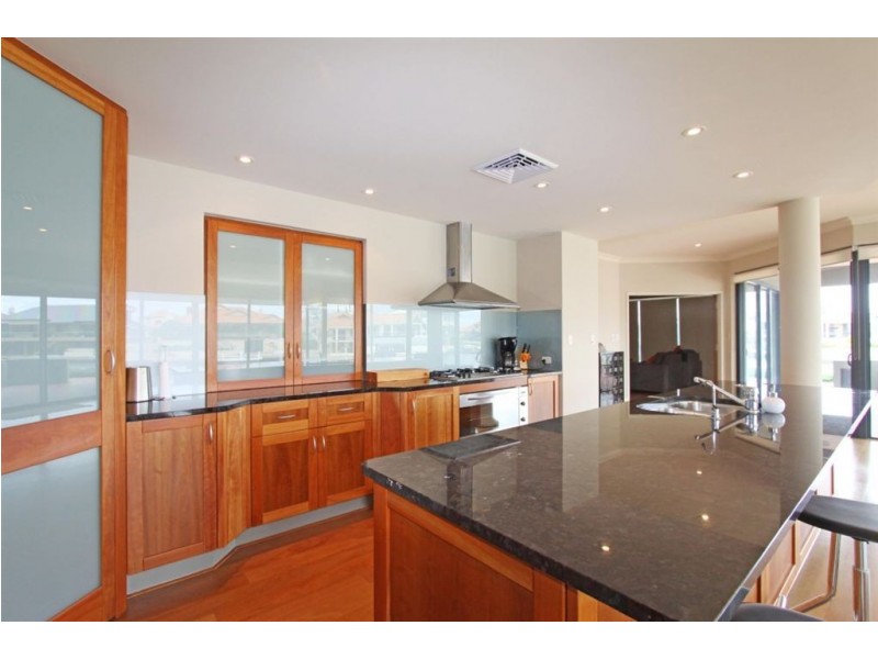7 Solstraale Place, Halls Head WA 6210