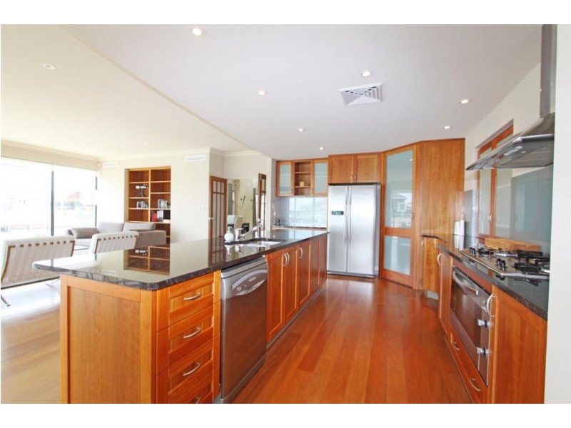 7 Solstraale Place, Halls Head WA 6210
