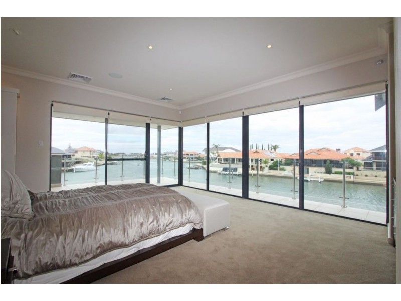 7 Solstraale Place, Halls Head WA 6210