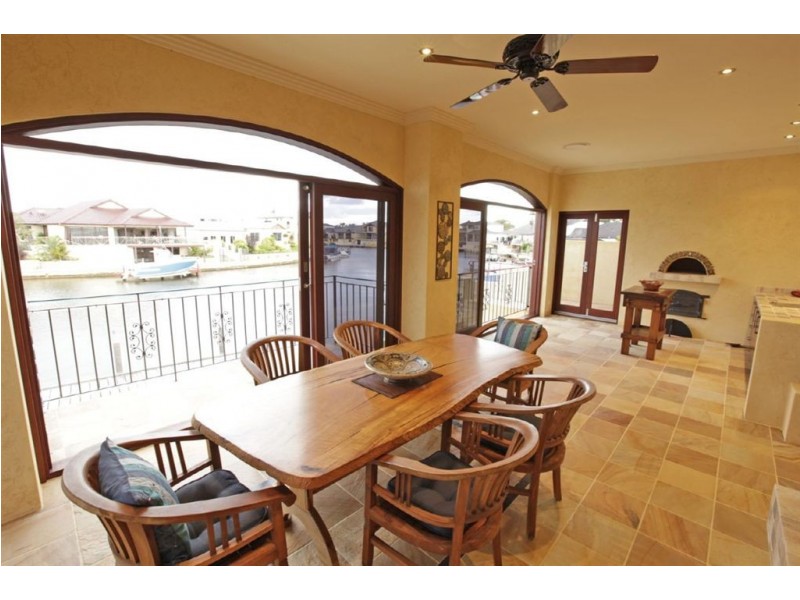 17 Leisure Way, Halls Head WA 6210