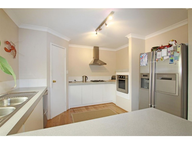 41 Silvertop Avenue, Halls Head WA 6210