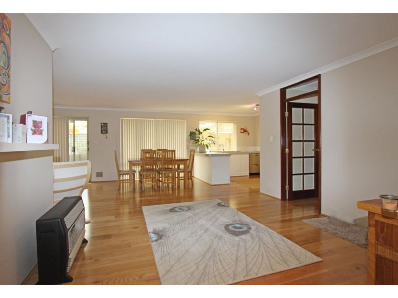 41 Silvertop Avenue, Halls Head WA 6210