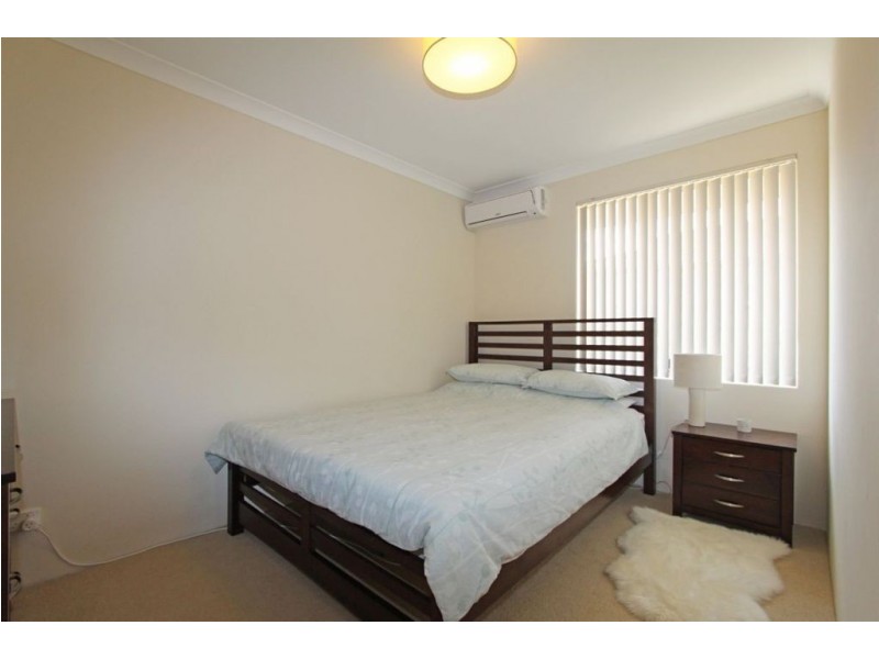 41 Silvertop Avenue, Halls Head WA 6210