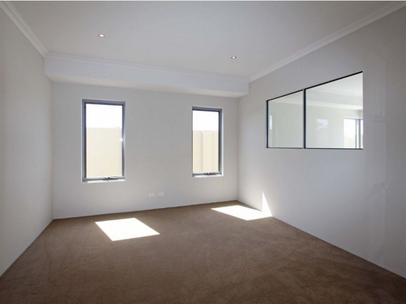 9 Arcadia Close, Dudley Park WA 6210