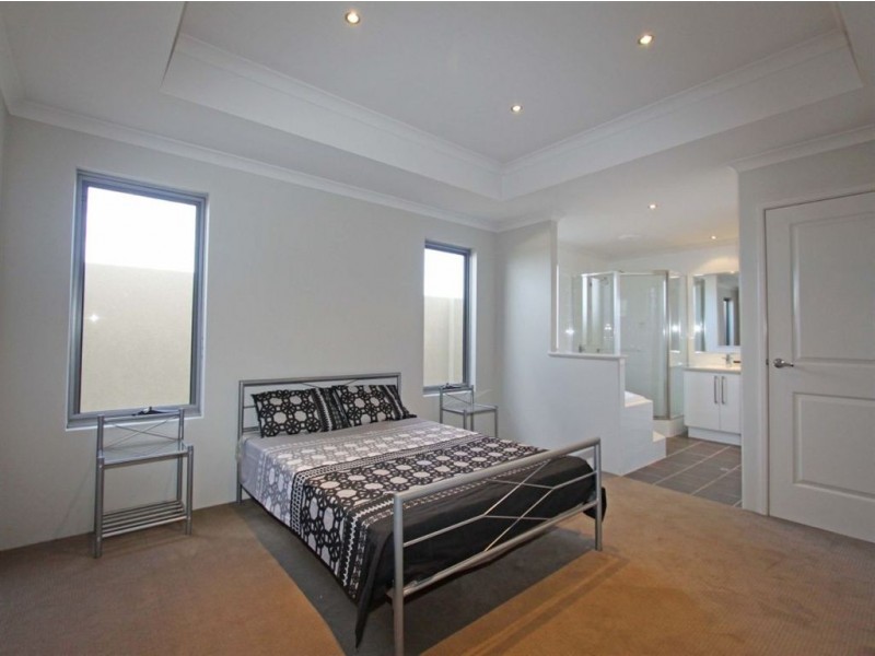 9 Arcadia Close, Dudley Park WA 6210