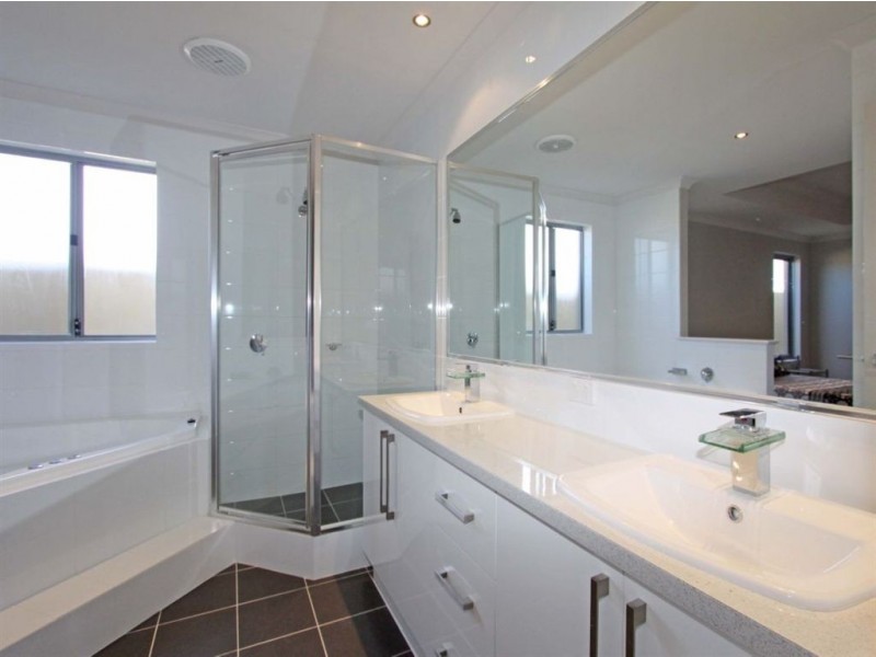 9 Arcadia Close, Dudley Park WA 6210