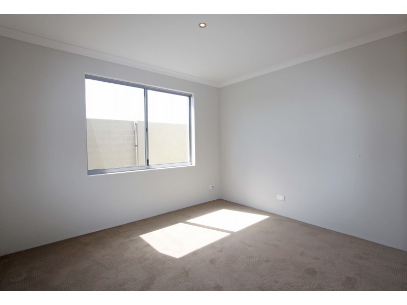 9 Arcadia Close, Dudley Park WA 6210