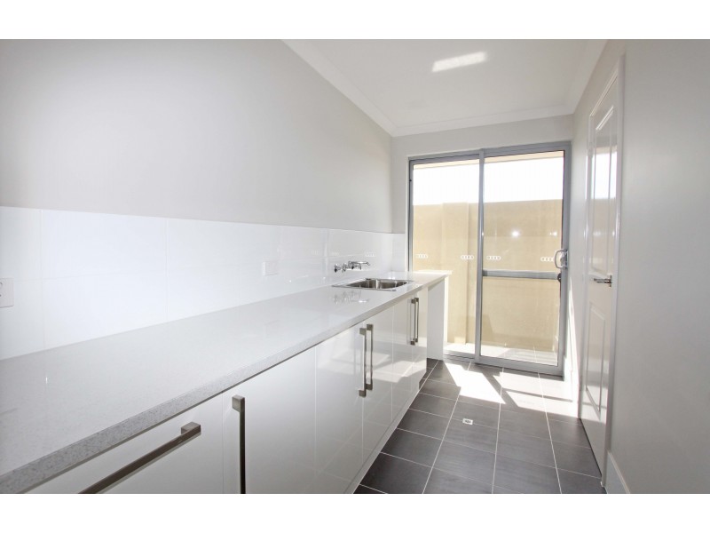 9 Arcadia Close, Dudley Park WA 6210