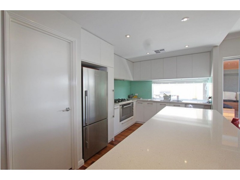 9 Coquette Pass, Dudley Park WA 6210