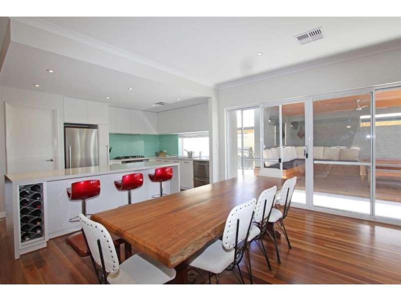 9 Coquette Pass, Dudley Park WA 6210