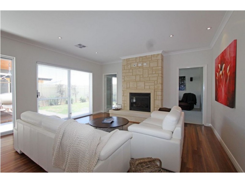 9 Coquette Pass, Dudley Park WA 6210