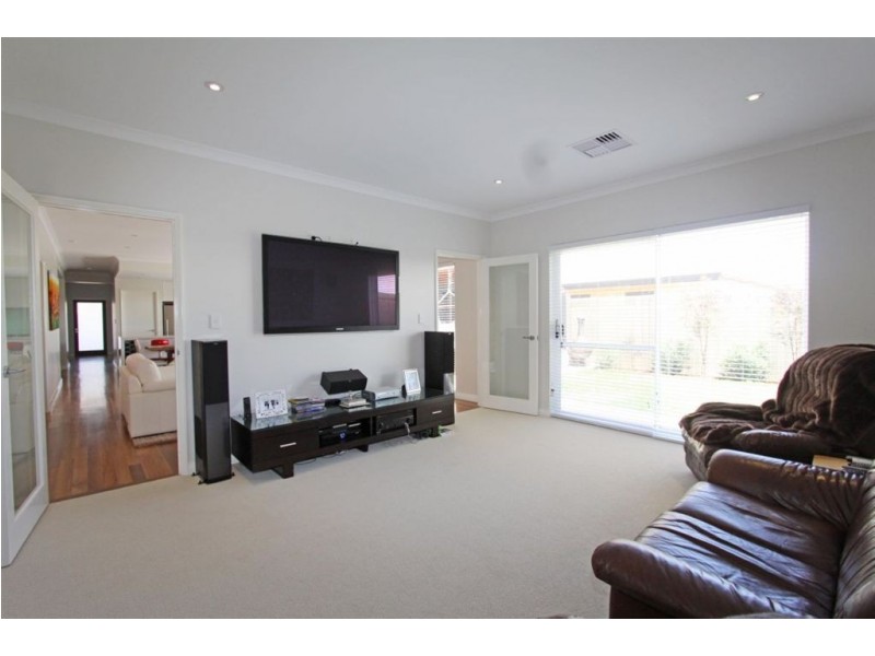 9 Coquette Pass, Dudley Park WA 6210