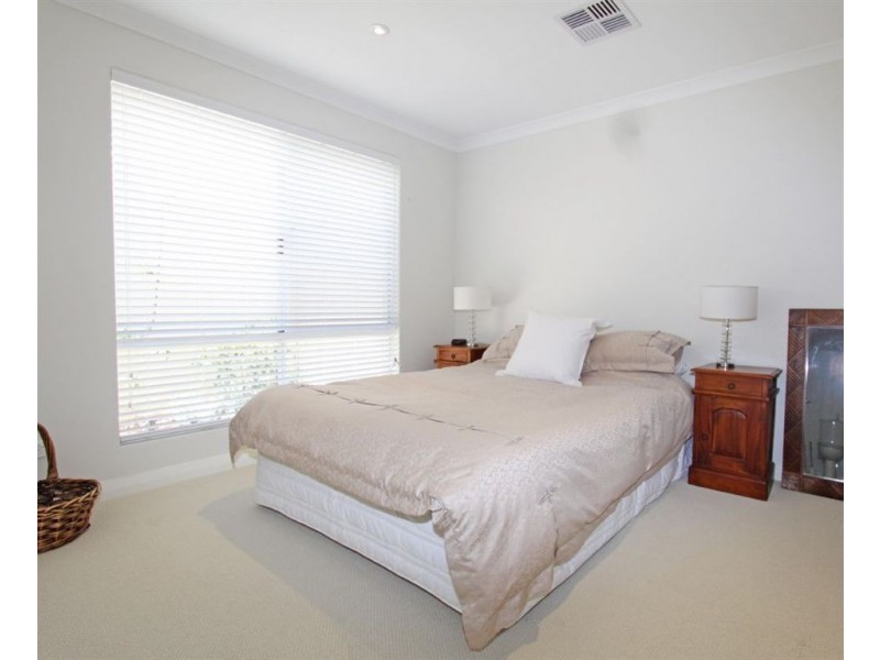 9 Coquette Pass, Dudley Park WA 6210