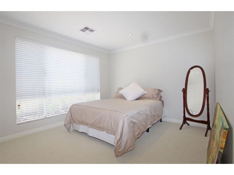 9 Coquette Pass, Dudley Park WA 6210