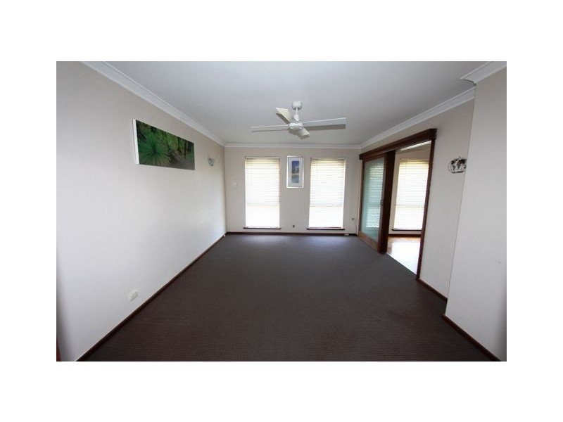 11 Vance Street, Dudley Park WA 6210